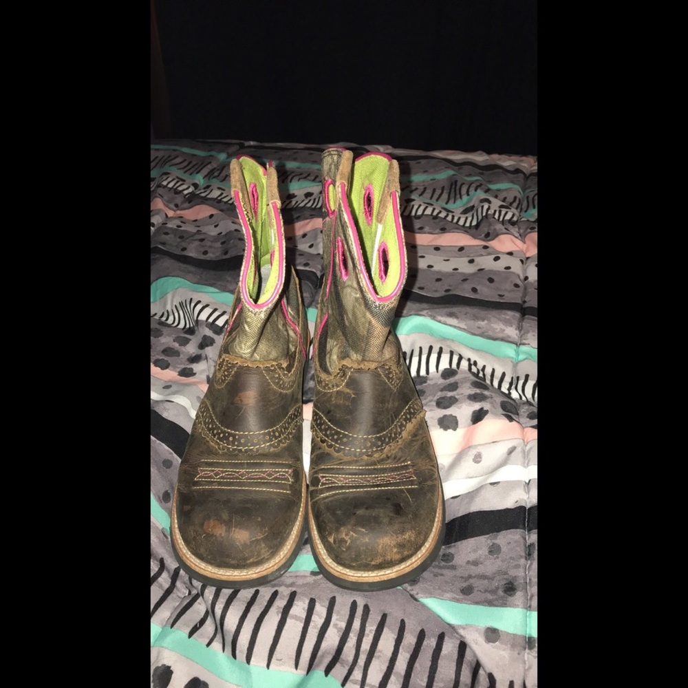 Size 4 Ariat boots!